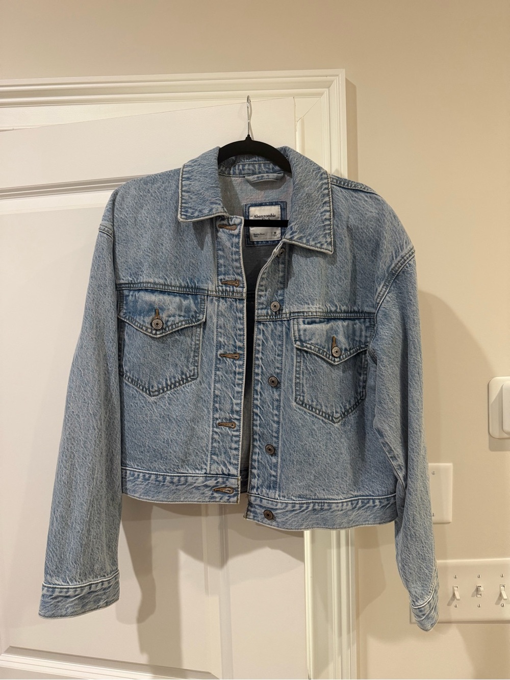 NEVER WORN Abercrombie & Fitch Light Blue Denim Jacket (cropped)